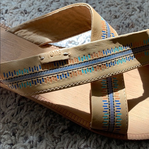 TOMS cross sandals - Picture 2 of 3